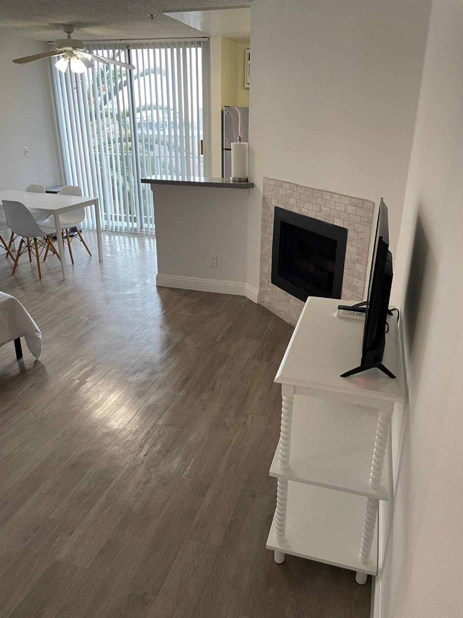 Apartamento Hollywood Spectacular Loft Free Designated Parking
